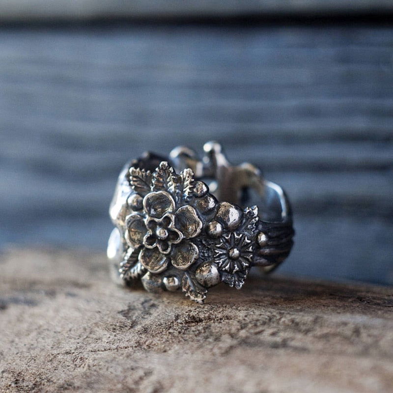 Gothic Flowers and Roses Skull Ring - Stainless Steel Silver - Unisex - That Rock Aesthetic