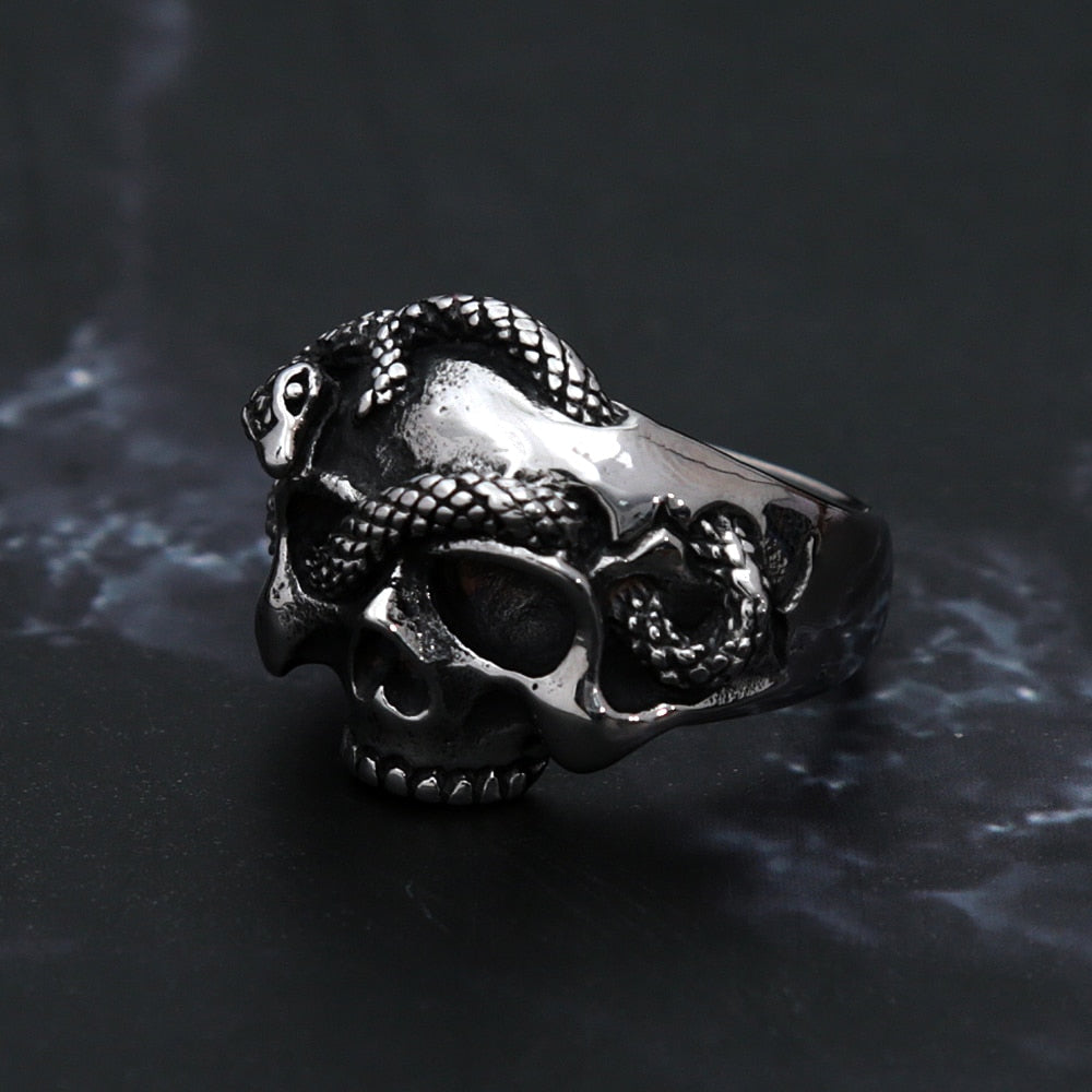 Black skull on sale ring mens